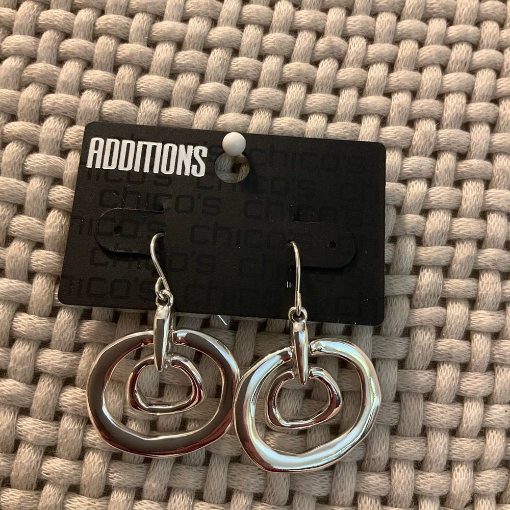 0057-Chico's Silver Double Hoop Earrings‎